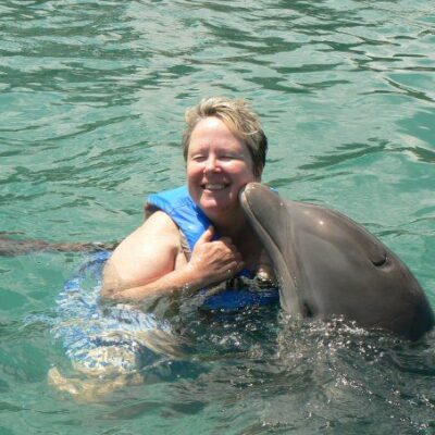 Sheri getting dolphin kiss